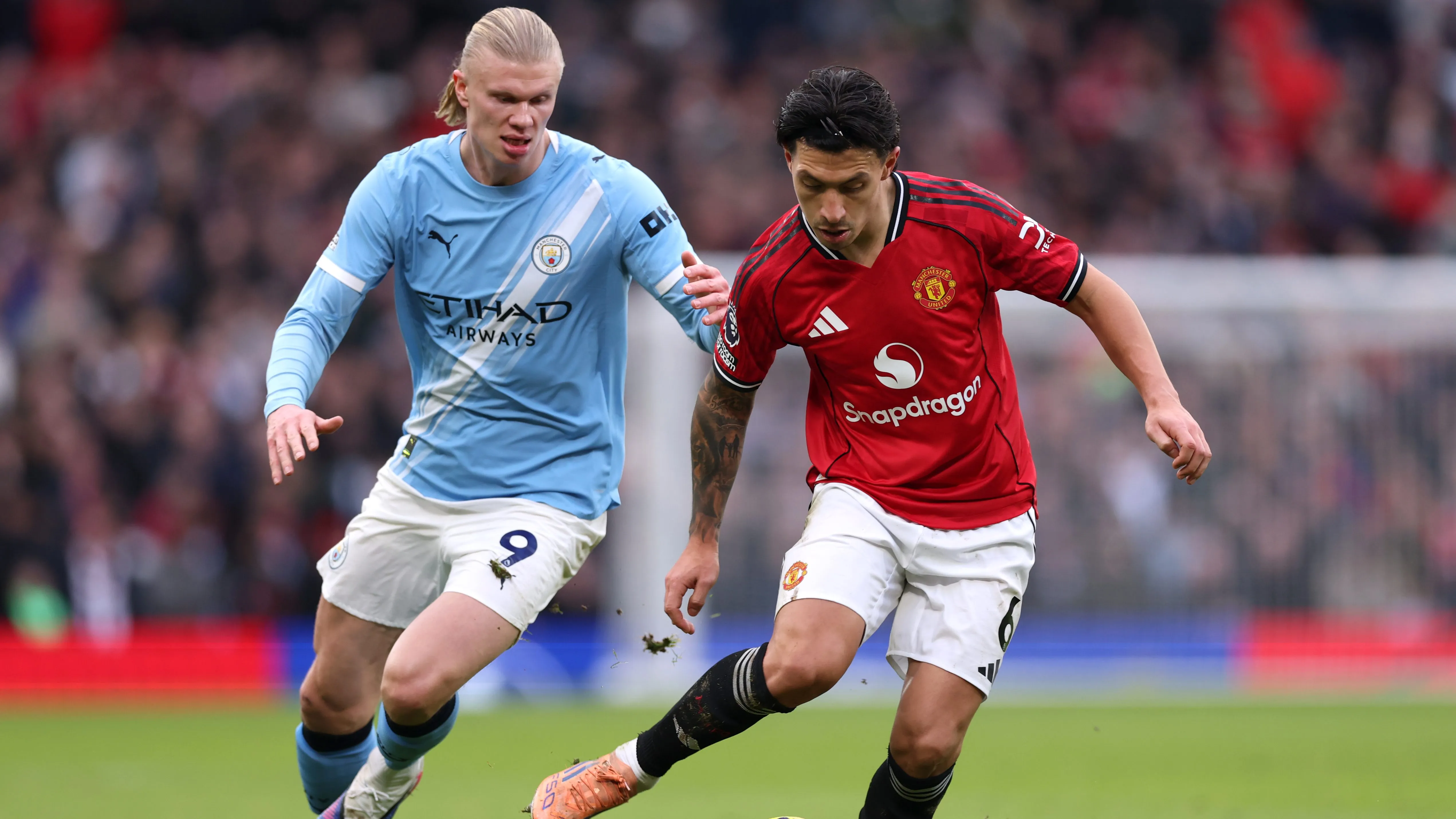 Lisandro Martínez le ganó el duelo a Haaland en el Derbi de Manchester. (Getty)