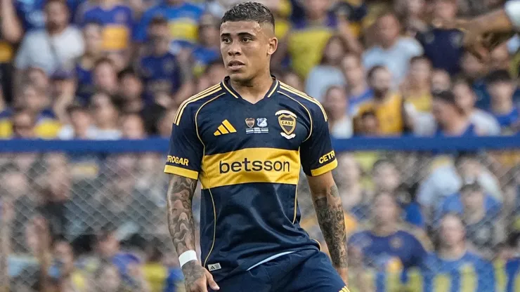 Ayrton Costa fue criticado por los hinchas de Boca.
