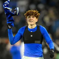 El picante gesto del Colo Barco contra un rival tras quedarse con el clásico entre Racing de Estrasburgo y Metz