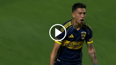 Alan Velasco festeja el empate de Boca ante Olimpia.
