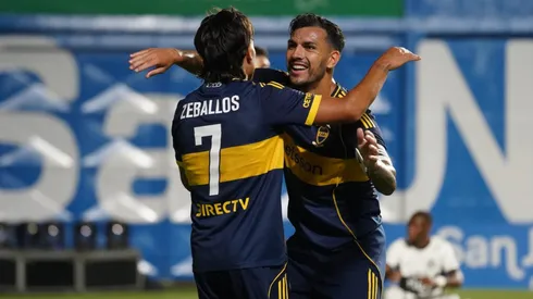 Exequiel Zeballos y Leandro Paredes, durante el amistoso entre Boca y Olimpia.
