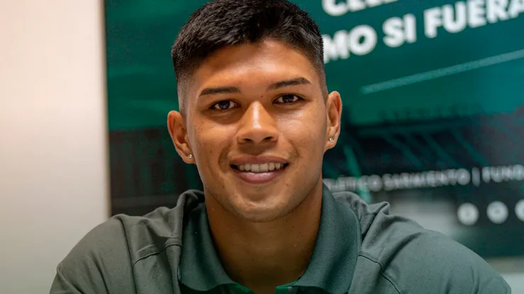 Alexis González firmó su vínculo con el elenco de Junín.