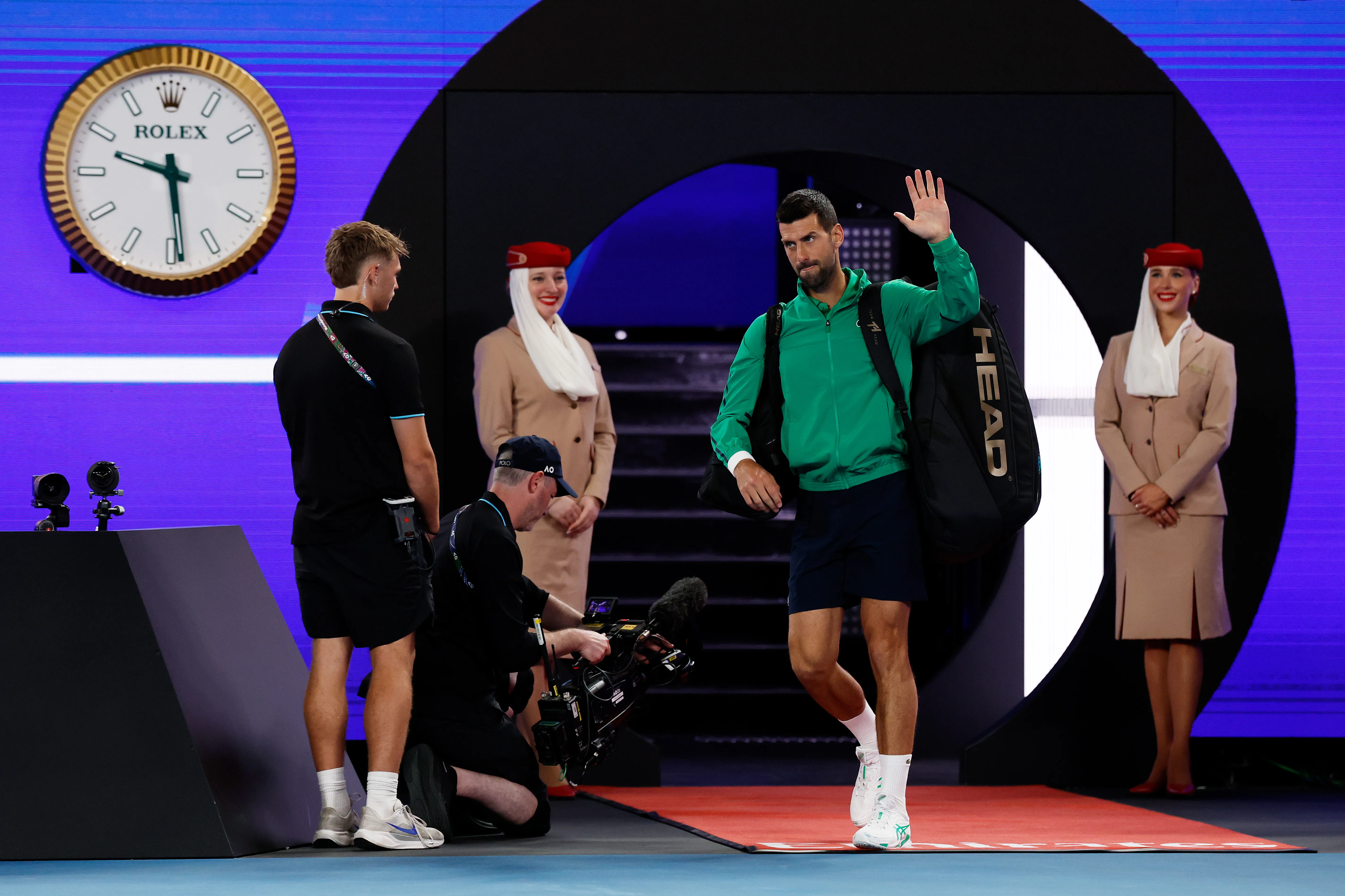Novak Djokovic ingresó a la central del Abierto de Australia que estuvo repleta para verlo. (Foto: Getty).
