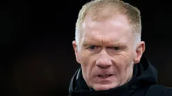 Paul Scholes, leyenda de Manchester United, es protagonista de un cruce con Lisandro Martínez.