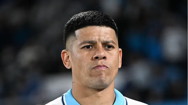 El defensor define su futuro, entre Racing y Estudiantes.