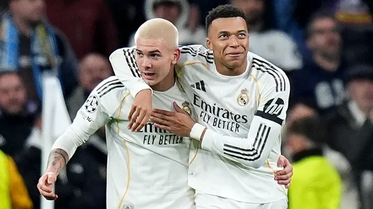 Mastantuono celebra con Mbappé.