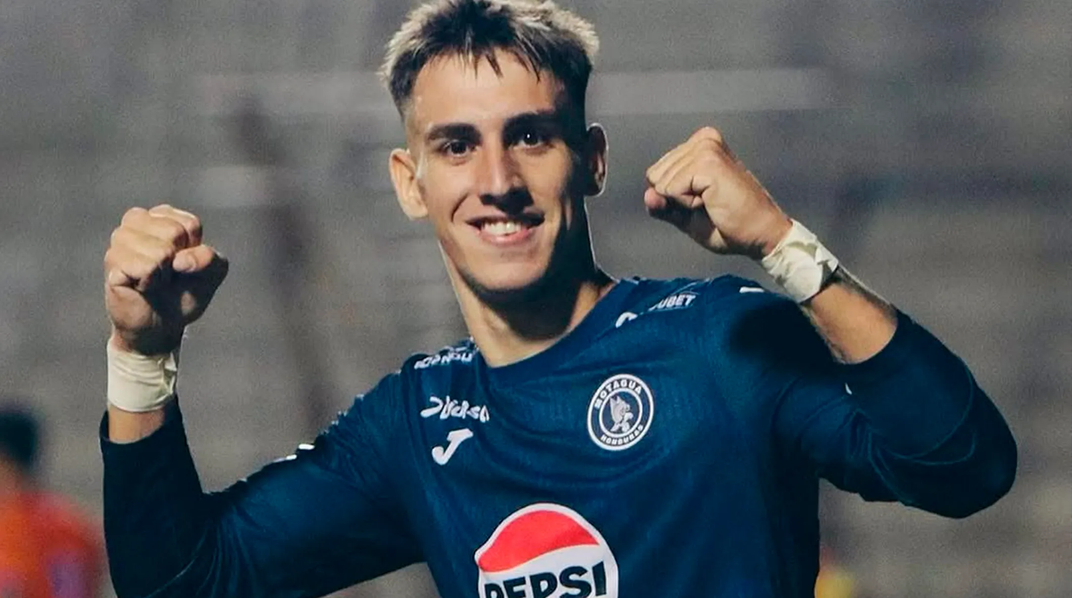 Rodrigo Auzmendi, delantero pretendido por Boca.