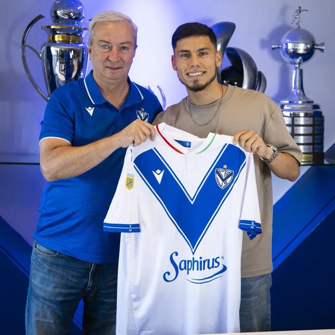 Robertone volvió a Vélez desde España.