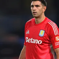 En Inglaterra piden por la salida de Dibu Martínez del Aston Villa: “Es el momento”