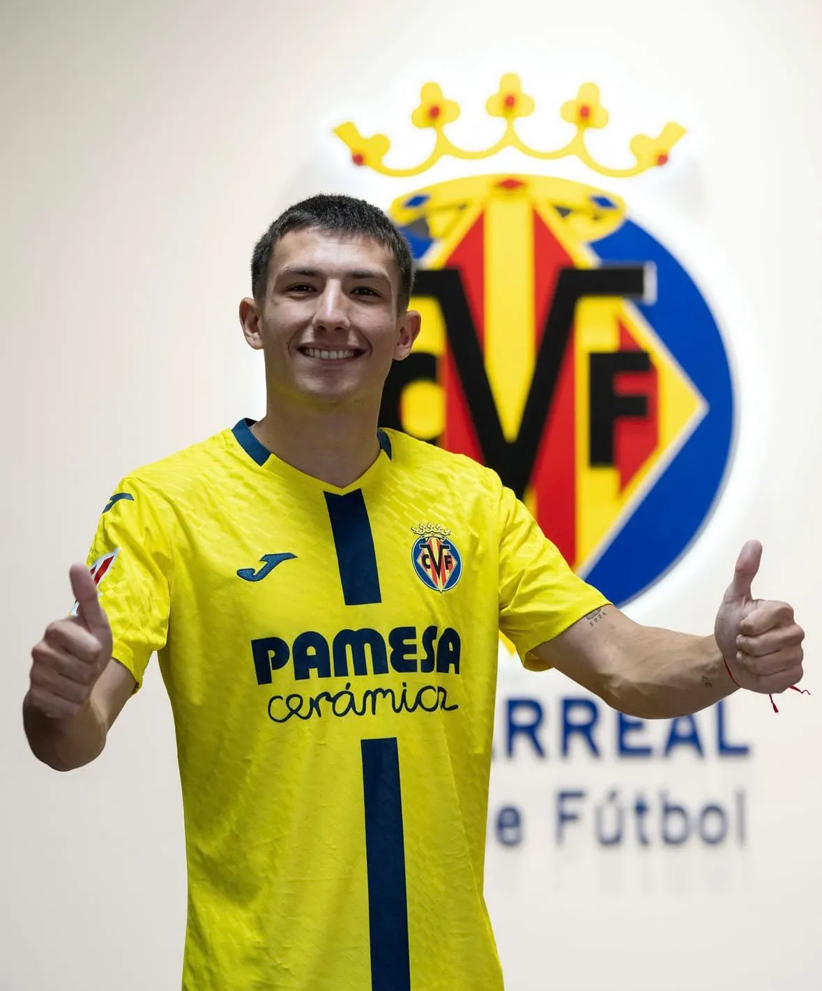 Thiago Fernández fue cedido a Real Oviedo tres semanas después de vincularse a Villarreal.