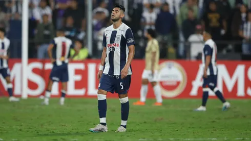 Carlos Zambrano, defensor de Alianza Lima.