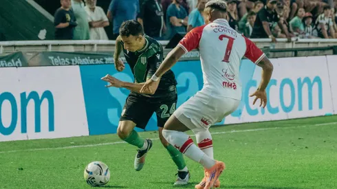 Banfield se enfrenta a Huracán.
