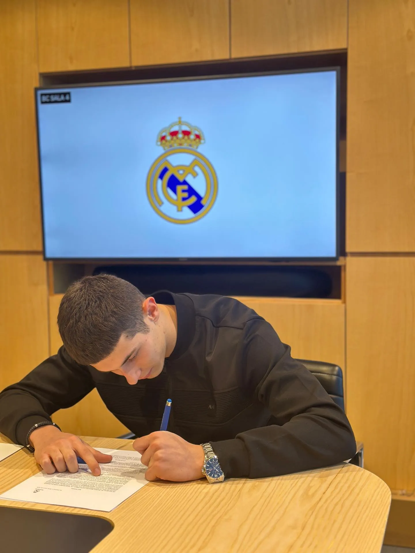 Castelau seguirá desarrollándose en el Real Madrid. (Archivo: IG/alberc13)