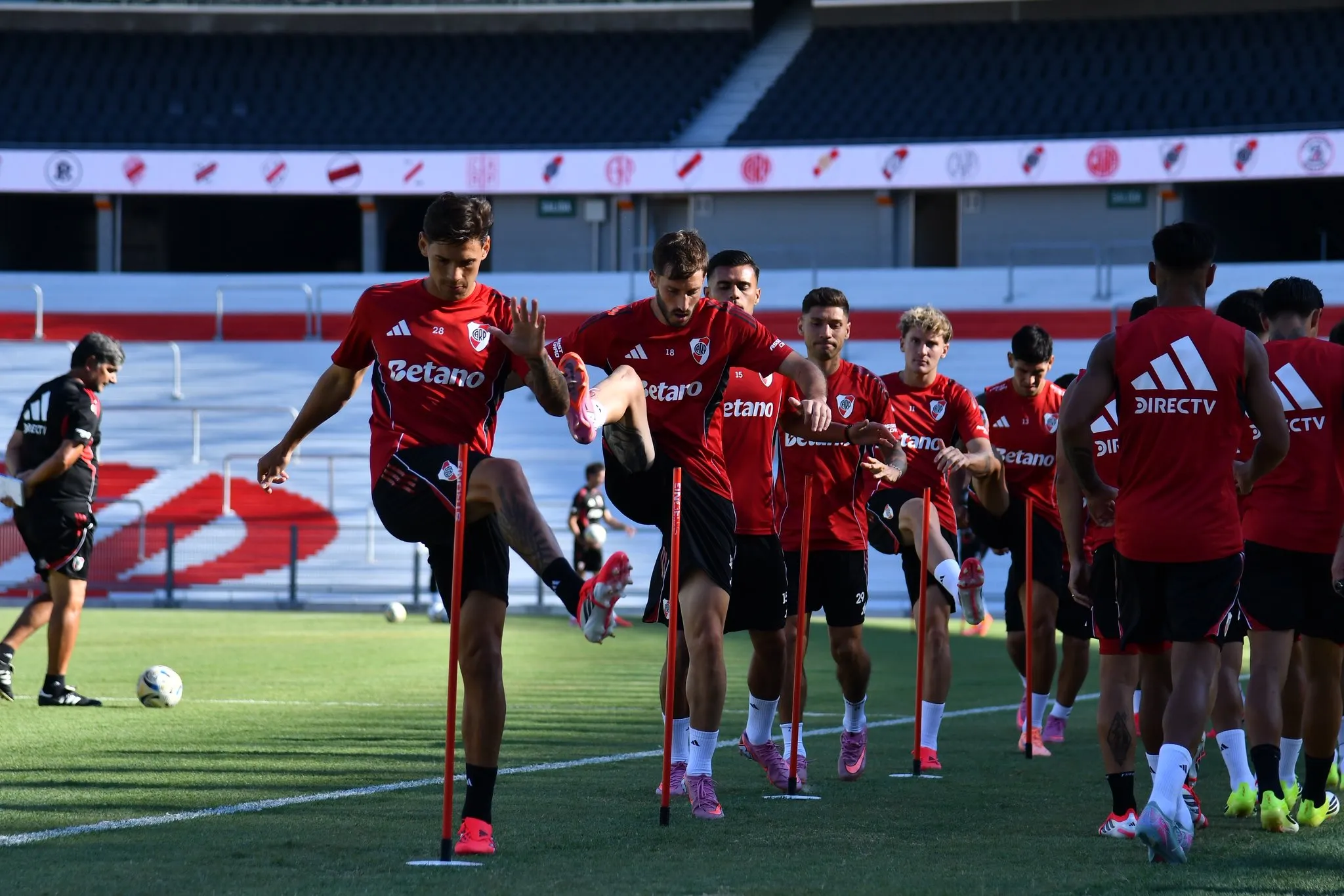 River visita a Barracas Central en su primer partido oficial del año.