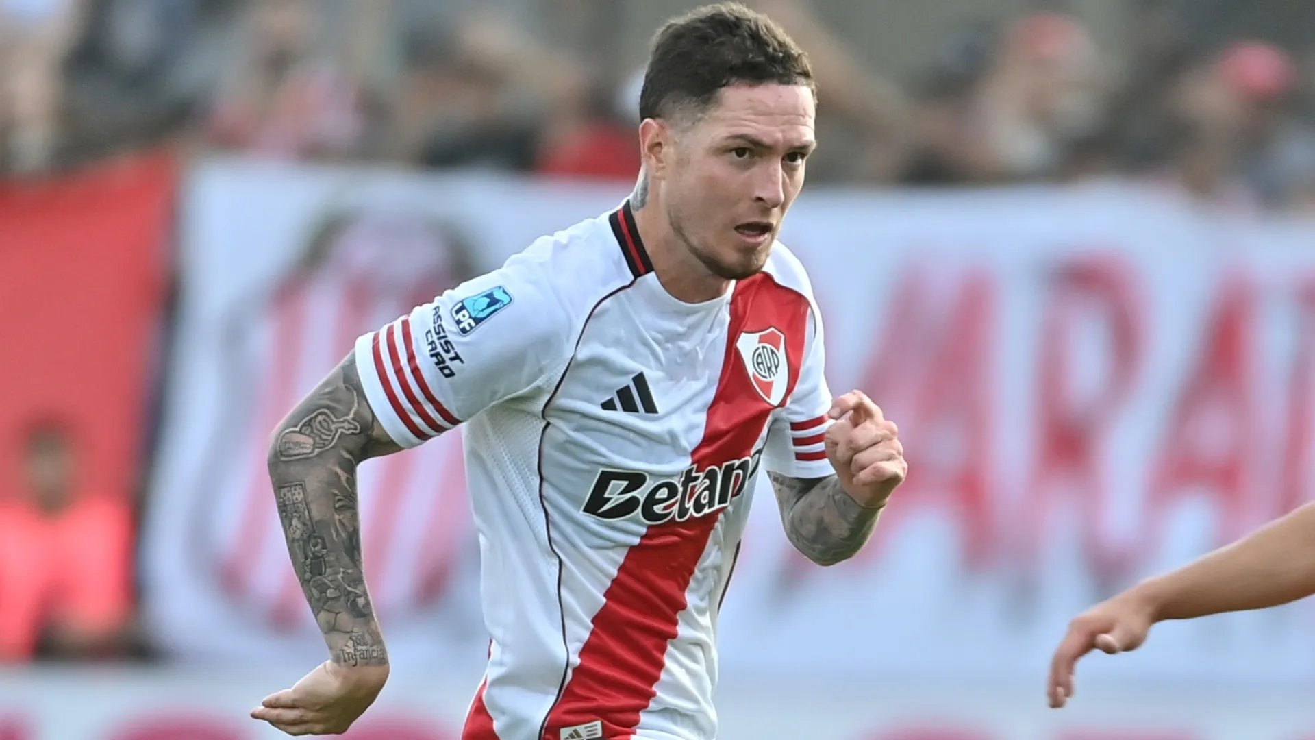 Aníbal Moreno ante Barracas. (Foto: Prensa River).