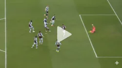 Dibu Martínez se lució ante Tonali