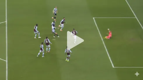 Dibu Martínez se lució ante Tonali