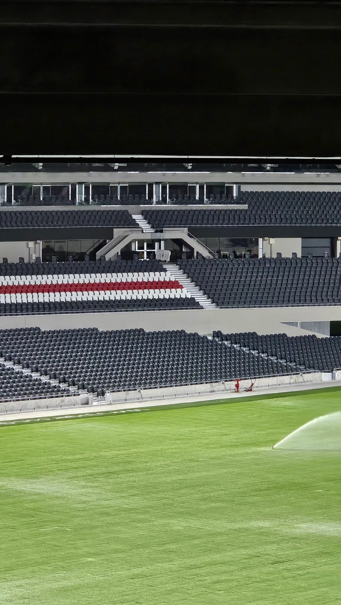 Las ventanas de 1901, a la altura de Belgrano Media. (Foto: @LeaVaquila).