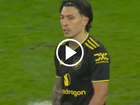 El gol en contra de Lisandro Martínez para el 1 a 0 de Arsenal contra Manchester United por la Premier League