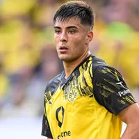 Aaron Anselmino se va de Borussia Dortmund y se confirmó su regreso a Chelsea
