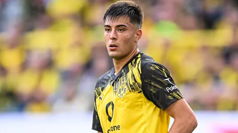 Aaron Anselmino, defensor argentino durante su estadía en Borussia Dortmund.