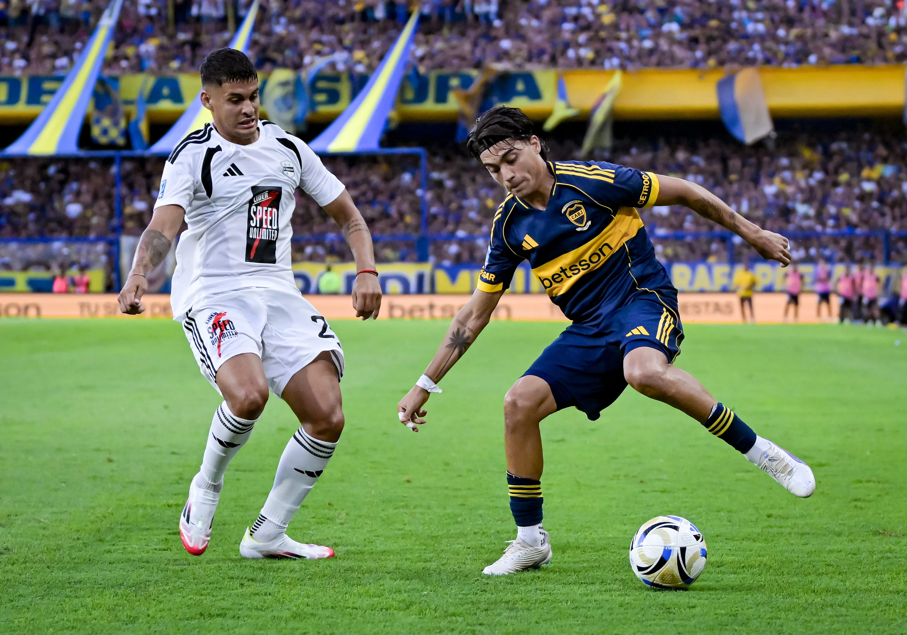 Exequiel Zeballos durante el duelo entre Boca y Riestra. (Getty Images)
