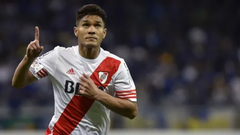 Teo Gutiérrez festejando un gol en River.