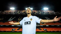 Guido Rodríguez se sumó a Valencia, donde ya fue presentado.