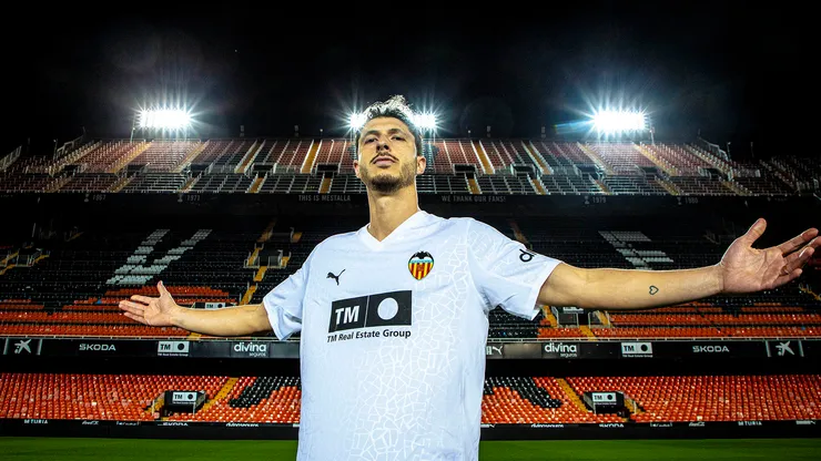 Guido Rodríguez se sumó a Valencia, donde ya fue presentado.