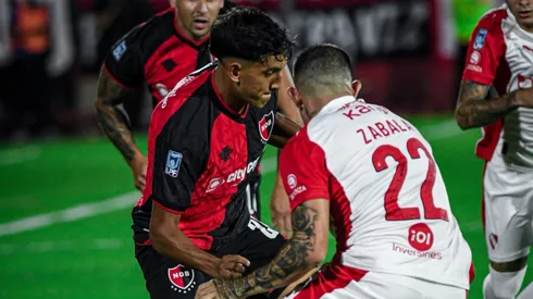Newell's empató ante Independiente.