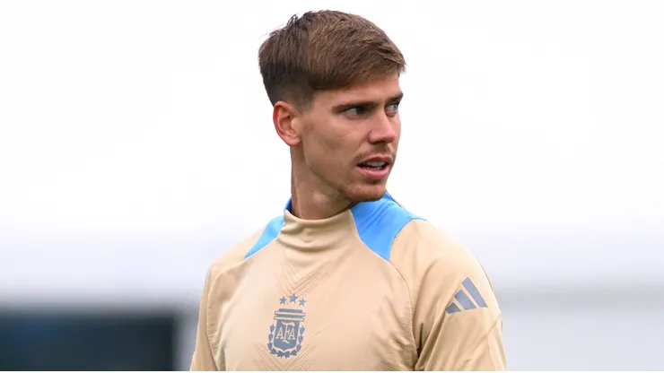 El duro mensaje de Foyth tras la operación, con comentarios de Paredes y Mastantuono