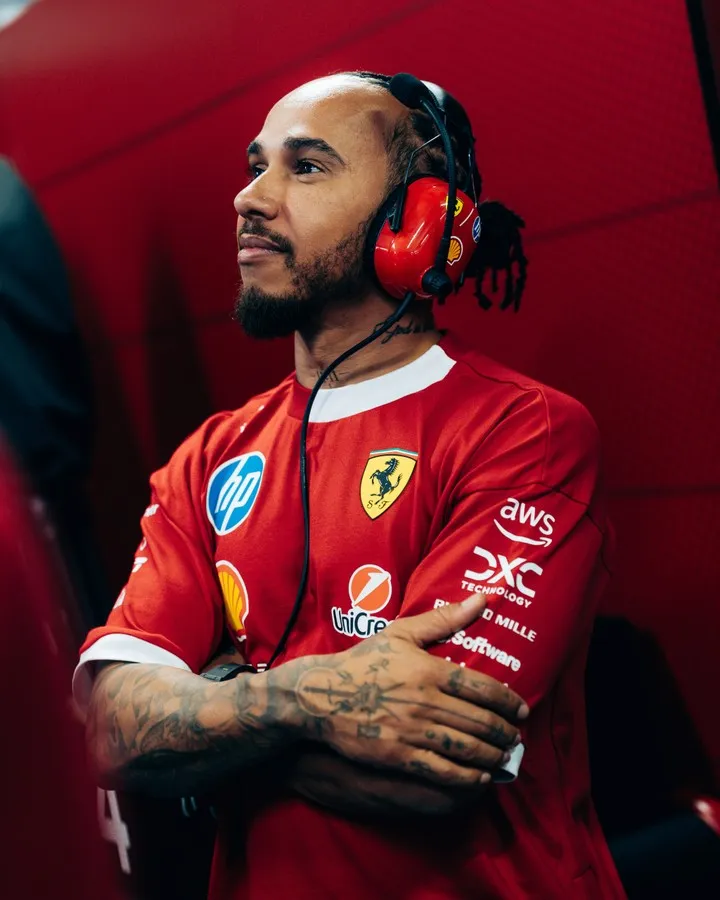 Hamilton se mostró contento tras el primer día de pruebas de Ferrari. (Prensa Ferrari)