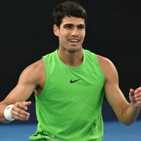 Tras batallar casi 5 horas y media, Alcaraz avanzó a la final del AO e igualó un récord de Nadal