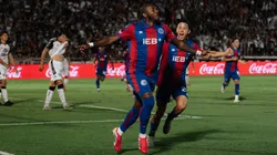 Diego Herazo festeja su gol en la victoria del Ciclón por 1-0 ante Gimnasia de Mendoza.