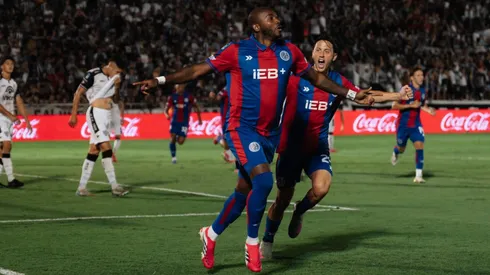 Diego Herazo festeja su gol en la victoria del Ciclón por 1-0 ante Gimnasia de Mendoza.