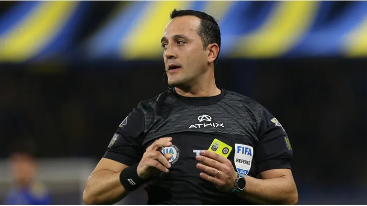 Fernando Espinoza, árbitro del fútbol argentino.