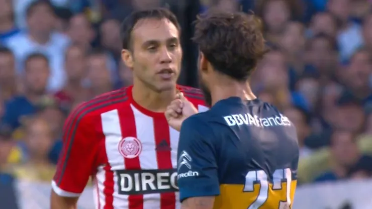 Daniel Osvaldo le ofrece pasto a Desábato