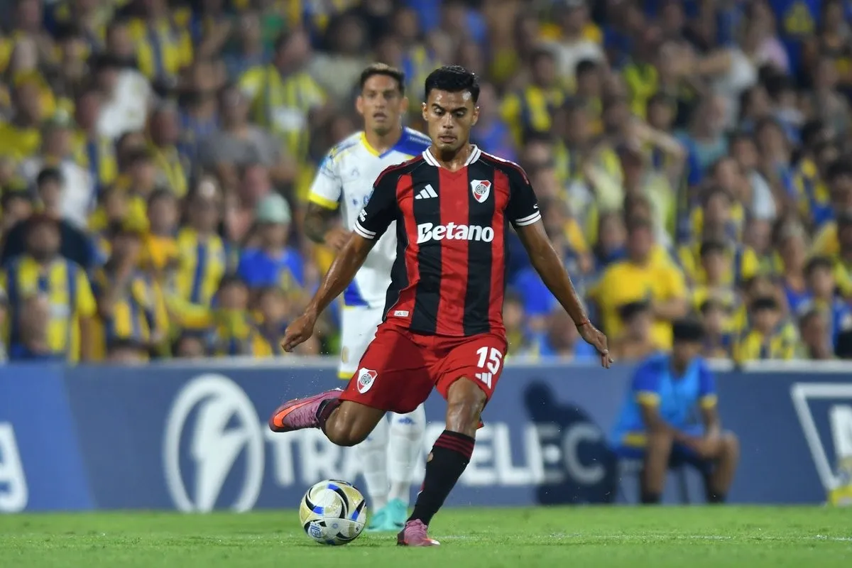 Fausto Vera con la pelota. (Foto: Prensa River)
