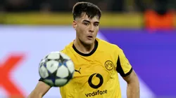 Aaron Anselmino cambia de equipo.