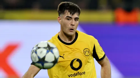 Aaron Anselmino cambia de equipo.