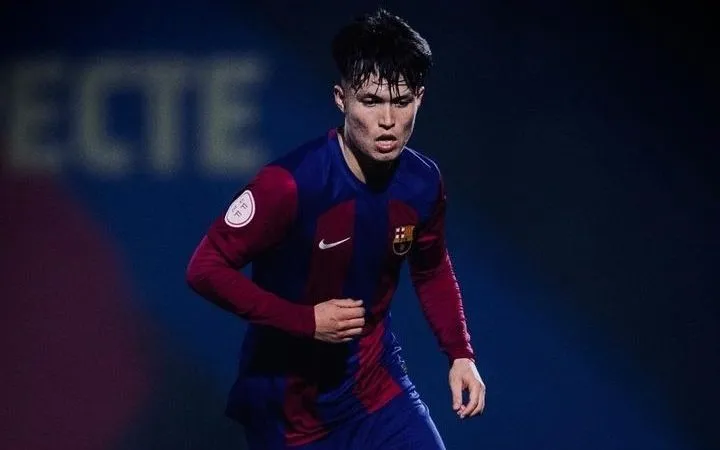 Niko Takahashi durante su paso por La Masía (@lamasiapolska).