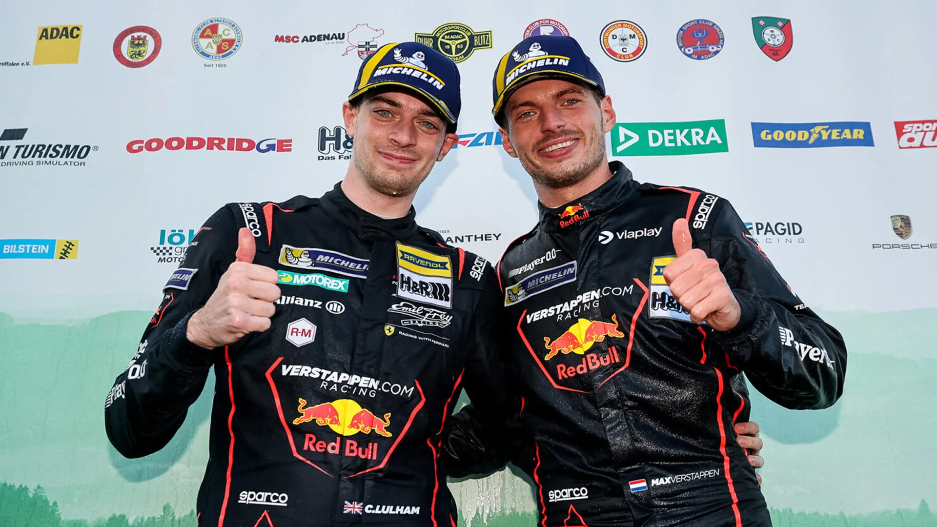 Chris Lulham, con quien corrió en Nurburgring, también viene del Simracing.