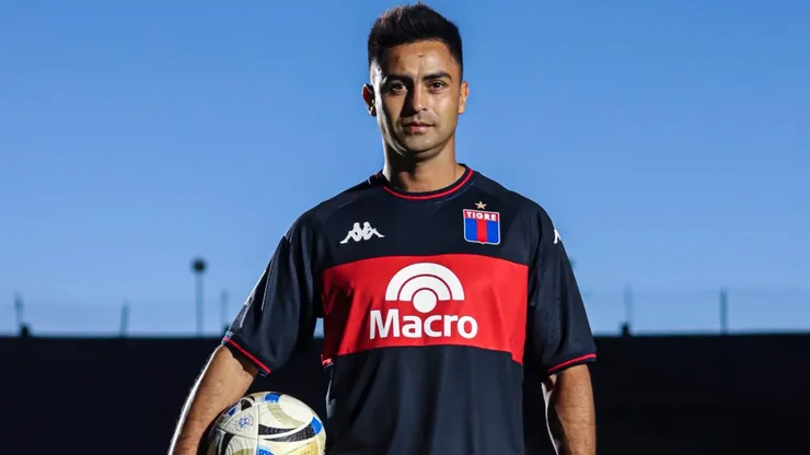 Gonzalo Martínez con la camiseta de Tigre