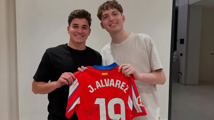 Julián Alvarez junto al streamer Davoo Xeneize.