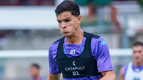 Valentín Carboni entrenando en Racing.
