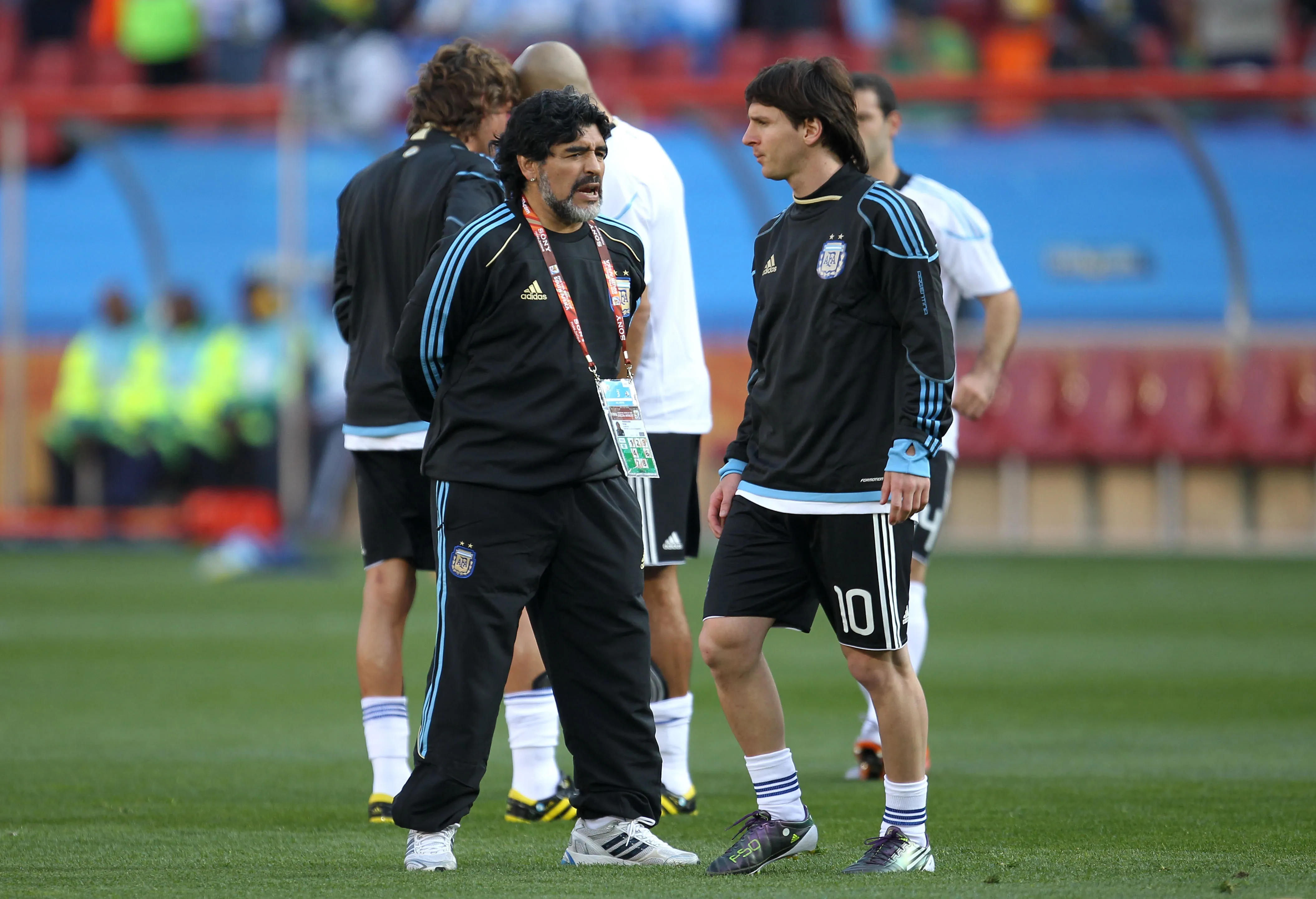 Diego Armando Maradona y Lionel Messi durante el Mundial 2010. (Getty Images)
