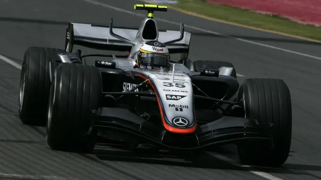 Newey diseñó el McLaren MP4-20 que implementó los “Viking Horns”, dos décadas atrás.