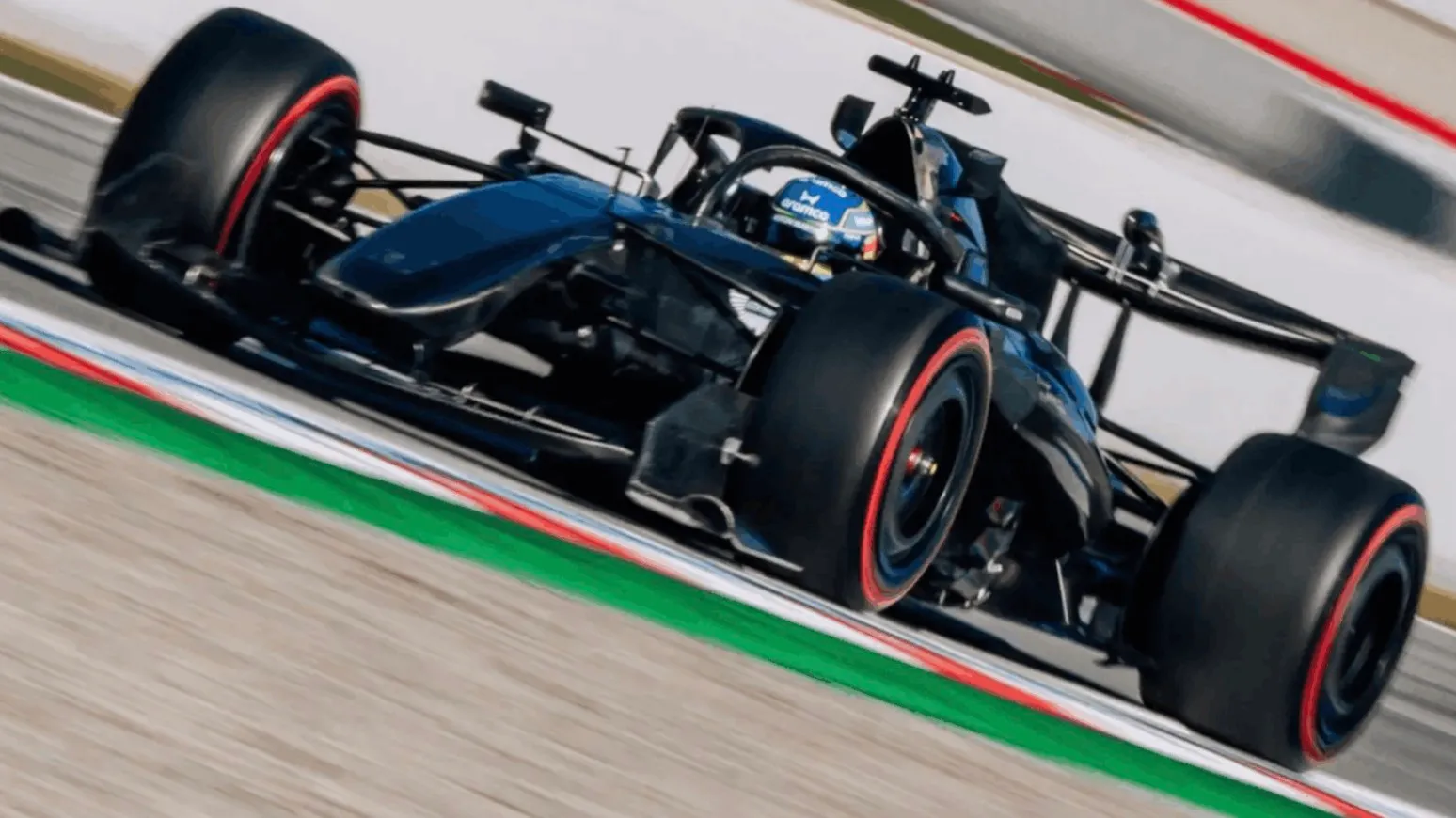 El Aston Martin del 2026 tiene las mismas aletas que tenía el McLaren de 2005.