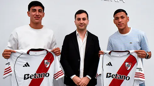 Ulises Giménez y Facundo González junto al presidente de River, Stefano Di Carlo.