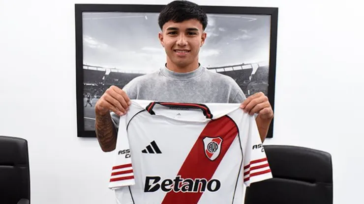 Felipe Esquivel, juvenil de River que extendió su contrato.